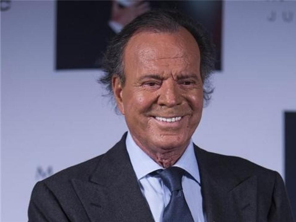 Julio Iglesias recibe el Grammy honorífico por su prolífica carrera
