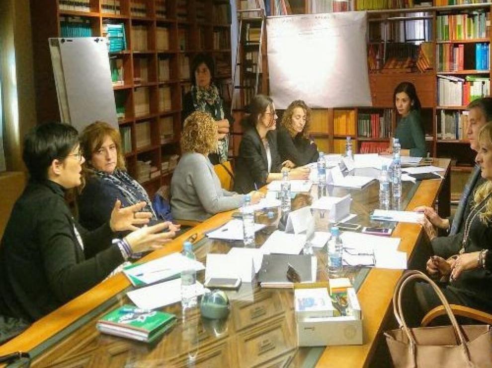 Ocho grupos de trabajo analizan la soledad en los mayores