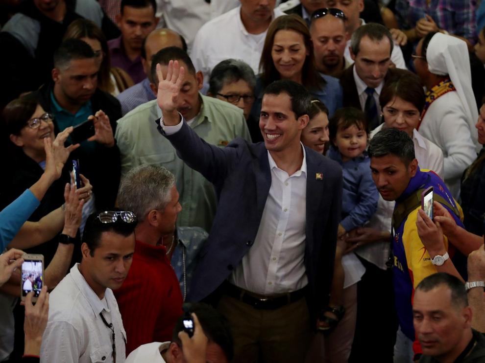 Juan Guaidó avanza que "en los próximos días" llegará la ayuda