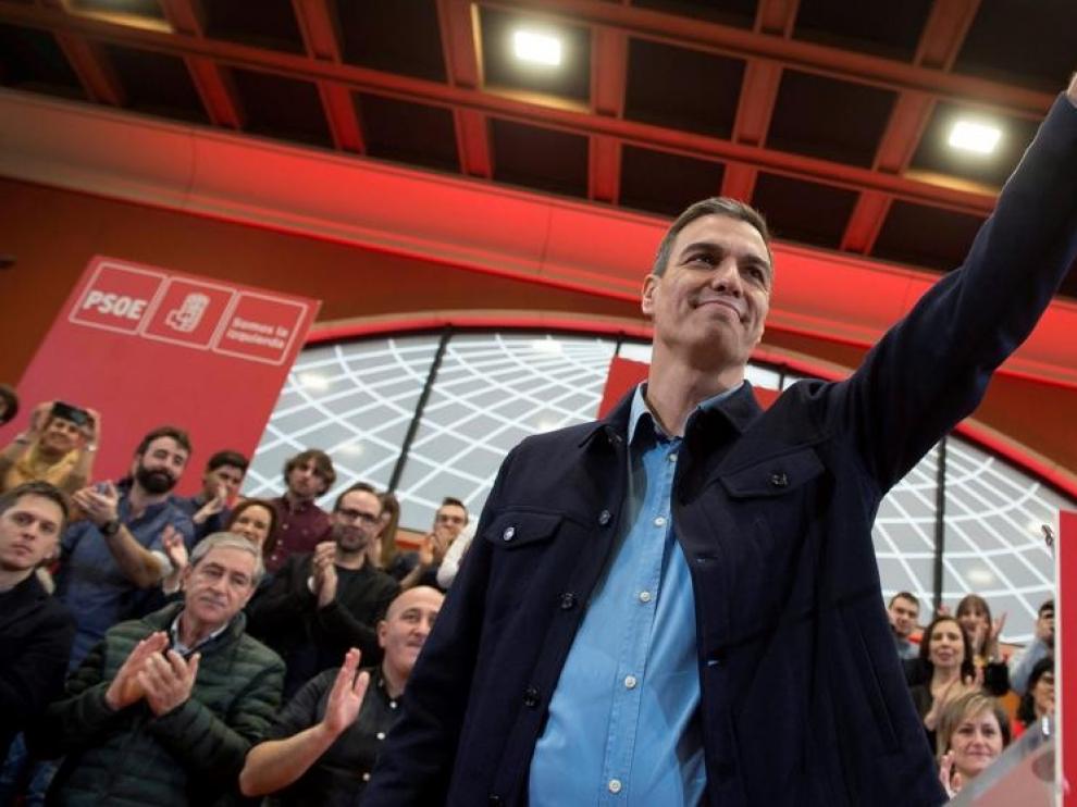 "Las derechas" enfrentan a los españoles, responde el presidente