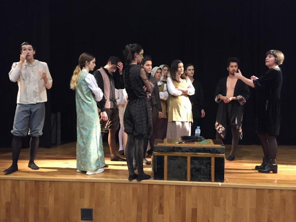 Josune Iglesias, directora de La compañía Teatro en la Chácena: "El público ha disfrutado y nosotros, también"