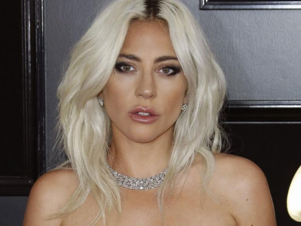 Lady Gaga y el orgullo latino brillan en una descafeinada alfombra roja de los Grammy