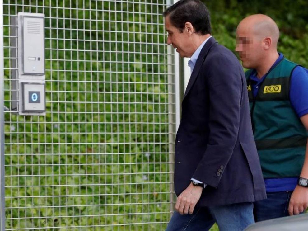 Zaplana recibe el alta hospitalaria y comparece ante el Juzgado de Guardia