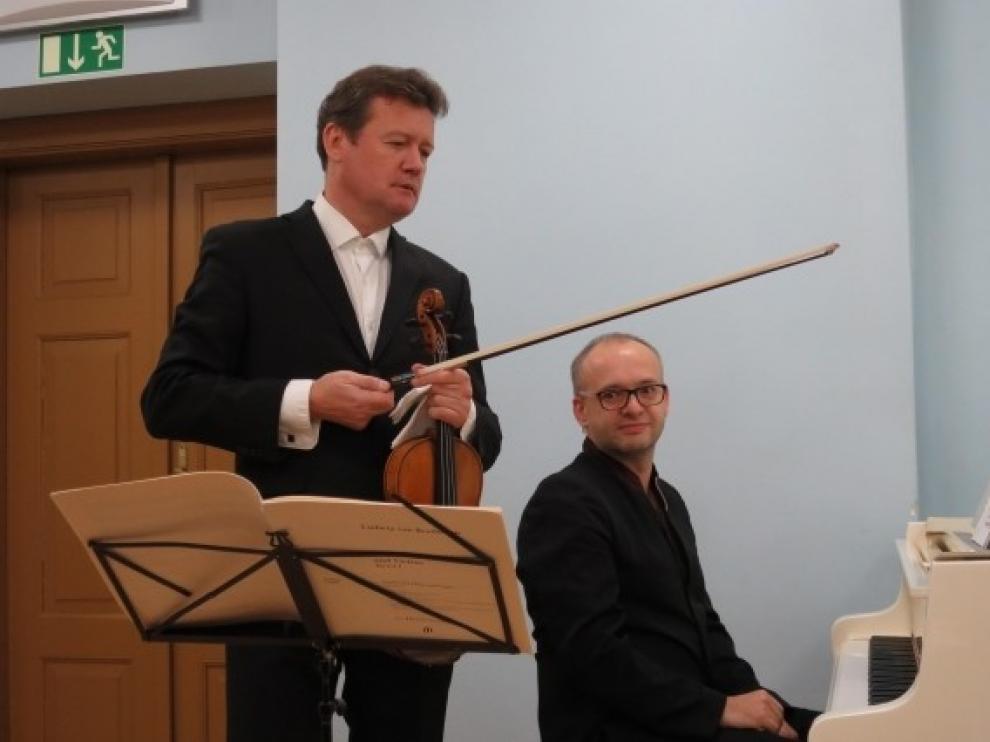 El Dúo Zenaty Kasik protagoniza un recital de violín y piano en Huesca