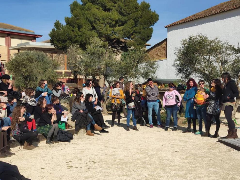 Almudévar acoge la primera jornada de arte, paisajismo y desarrollo comunitario en patios escolares
