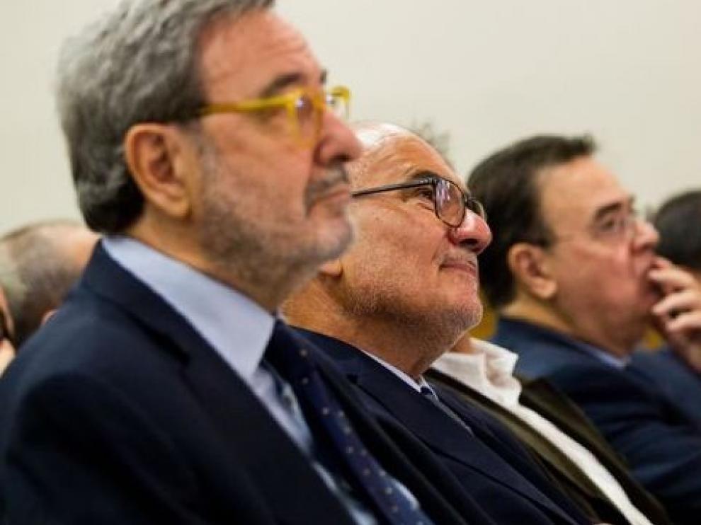 Absuelven a Narcís Serra y a los otros 40 acusados por los sueldos de Caixa Catalunya