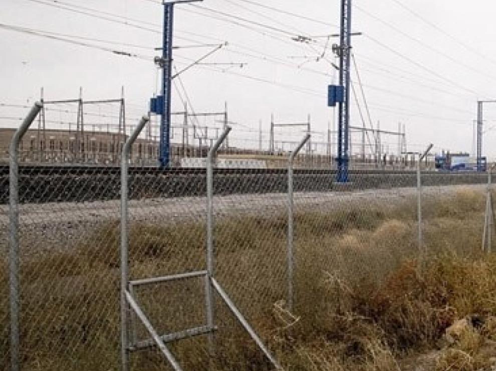 Adif mejora el vallado de refuerzo de la línea de alta velocidad en la zona de Peñalba