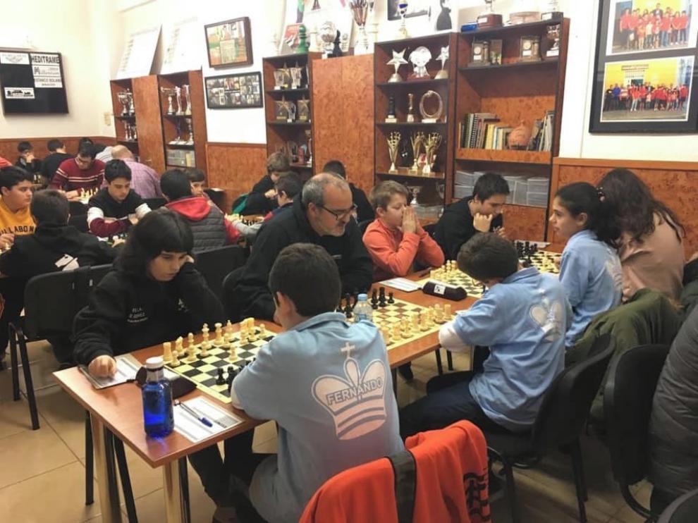 Jaque gana y mantiene el liderato