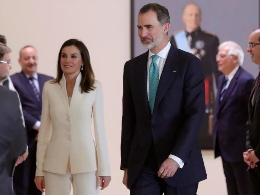 La reina Letizia repite en San Valentín el mismo traje de su pedida de mano