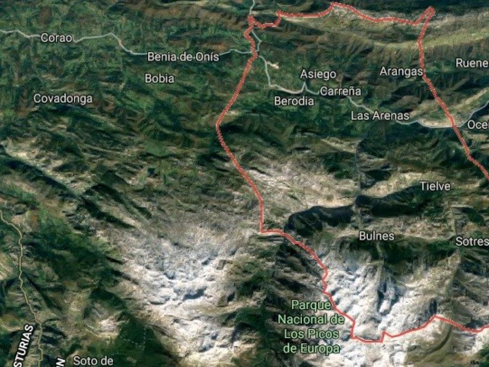 Rescatados ilesos dos montañeros oscenses tras quedar atrapados en una ruta en Cabrales
