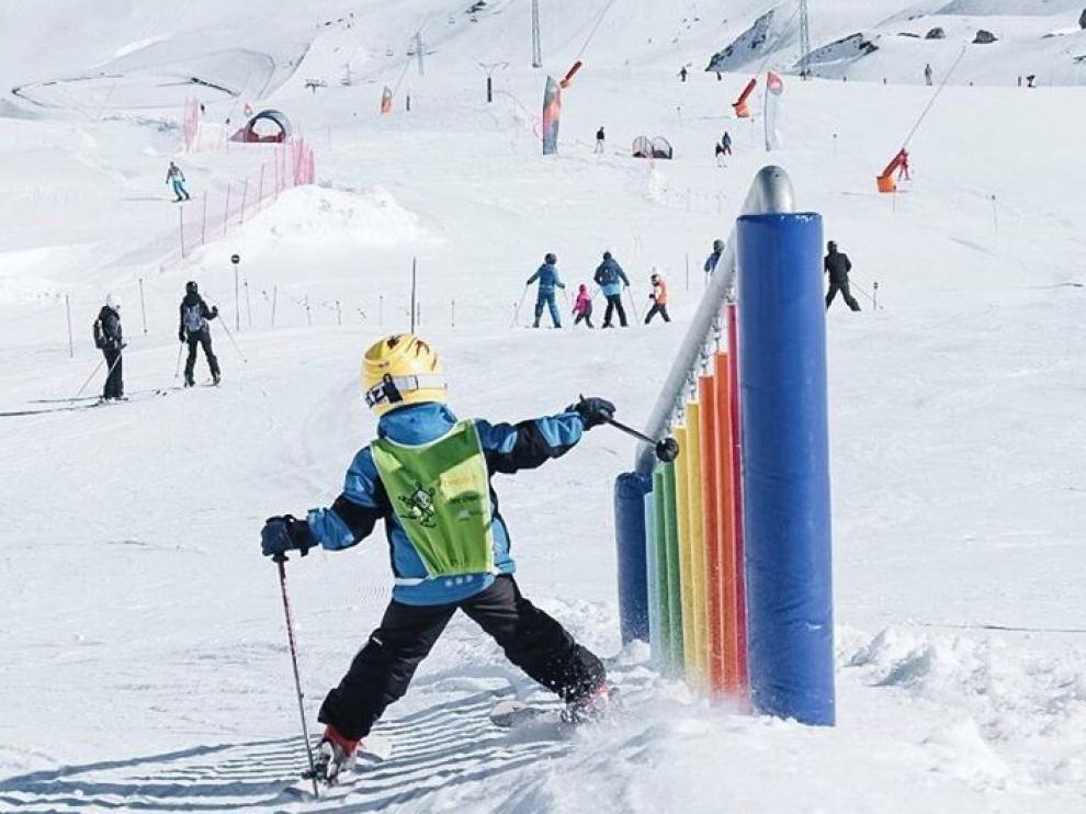 Las estaciones de esquí, listas para un fin de semana de sol y nieve