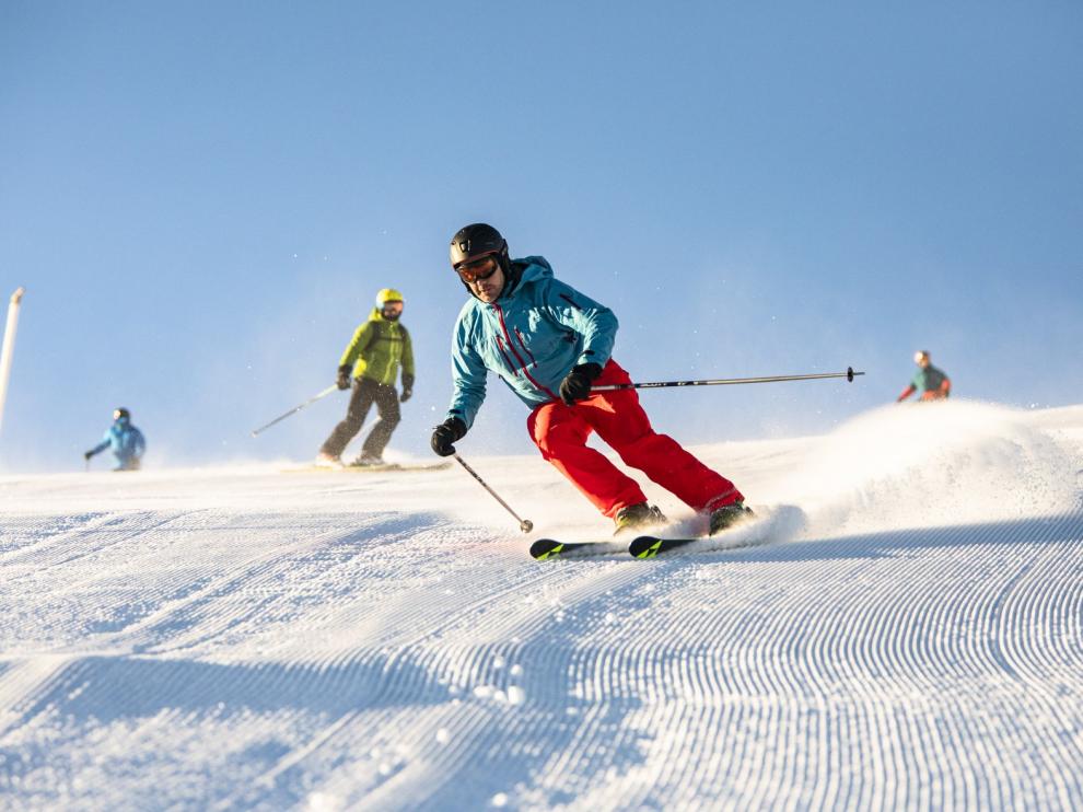 Las estaciones de esquí del Pirineo de Huesca han vivido un sábado muy animado