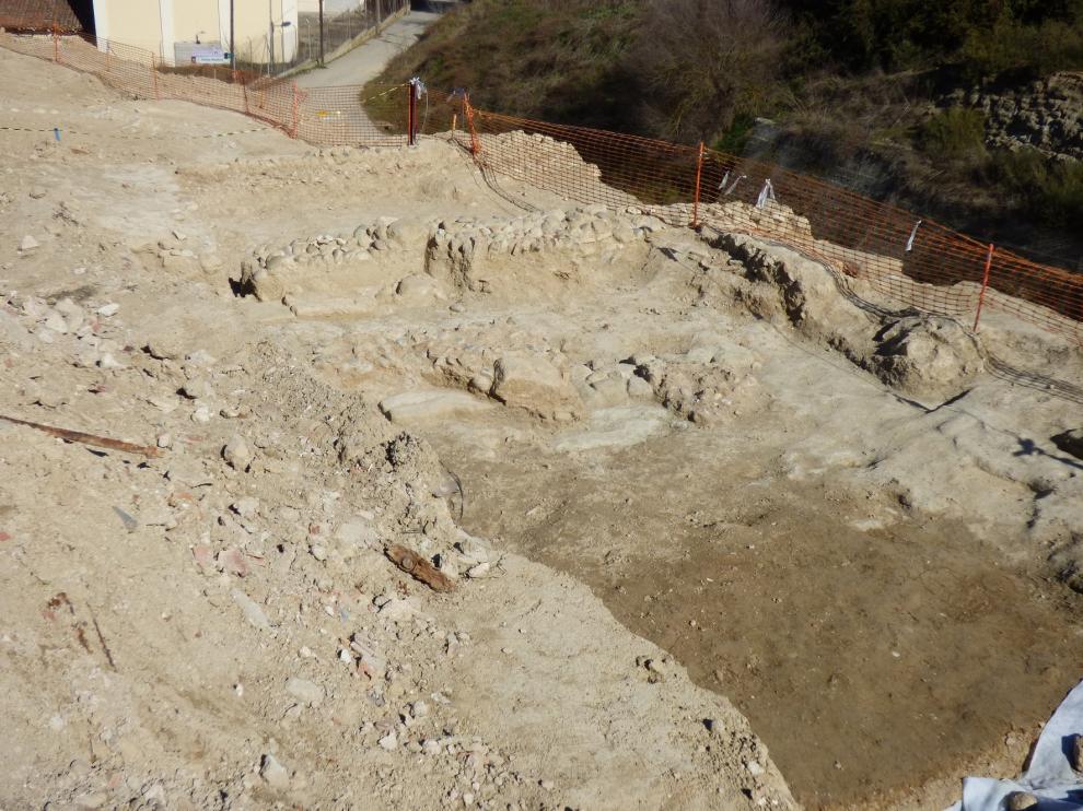 Hallan el mayor yacimiento arqueológico de Barbastro en la calle Virgen del Plano