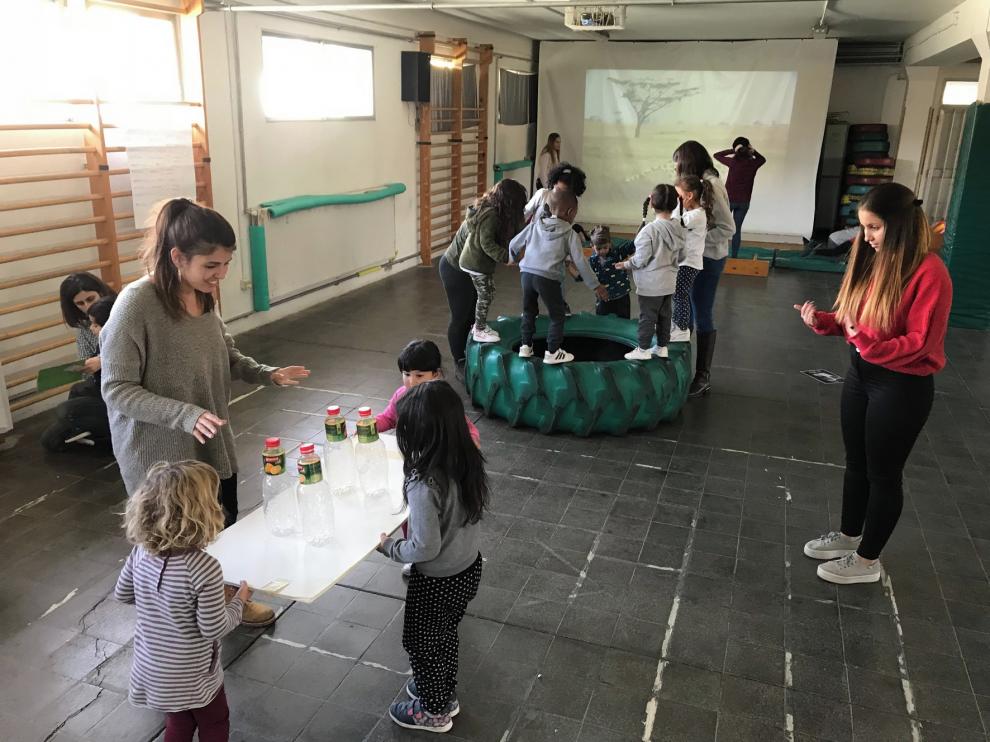 El fútbol deja paso en el patio de los colegios de Huesca a juegos inclusivos y cooperativos