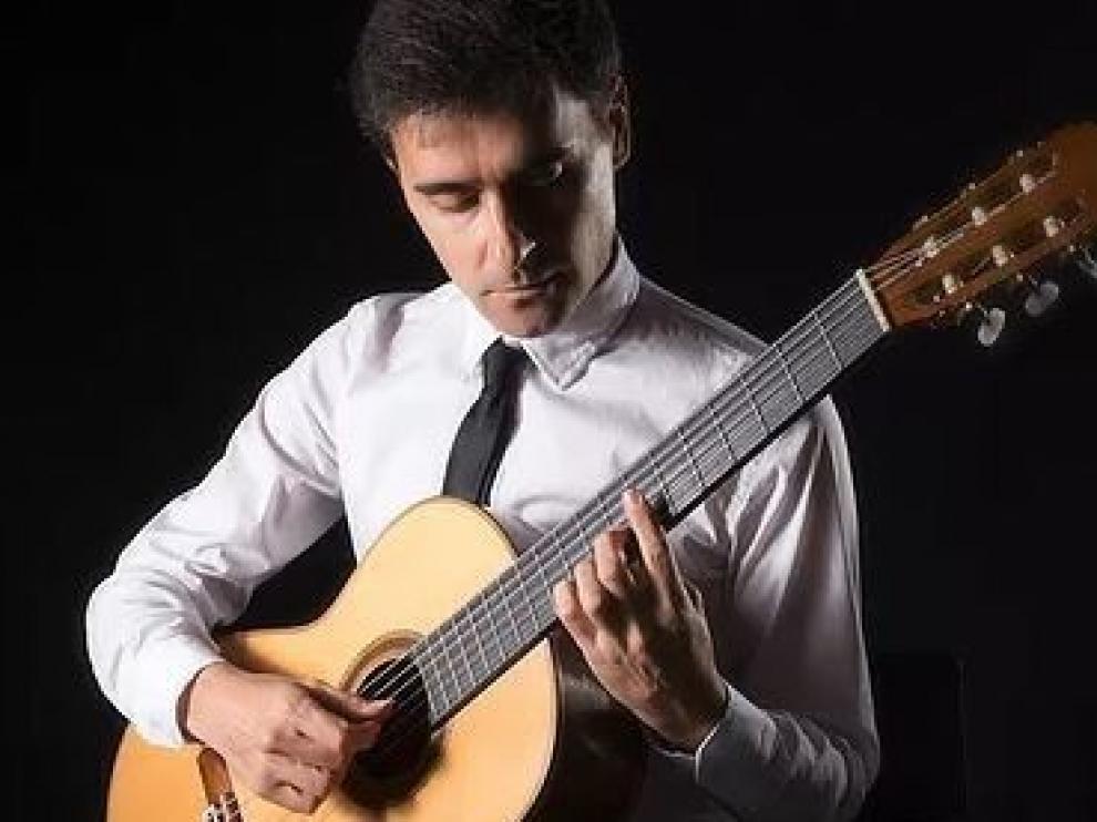 El músico oscense Raúl Viela inicia una gira por Pakistán