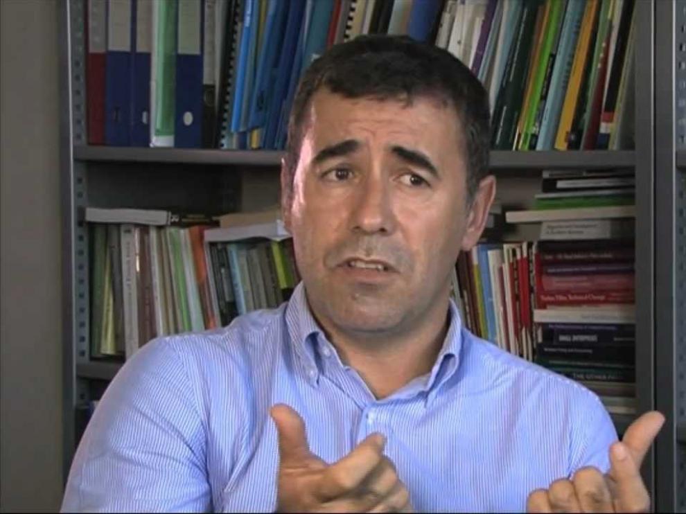 El sociólogo Xavier Bonal abre en Huesca la jornada de la Escuela Pública