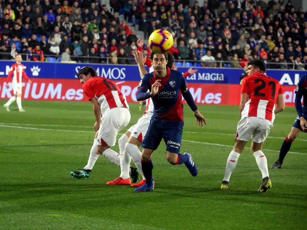 Los jugadores del Huesca, "dolidos" por la derrota ante el Athletic