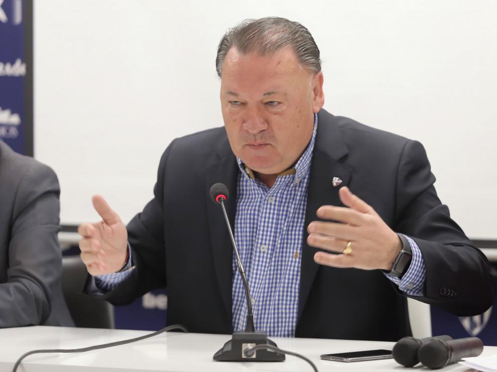El presidente del Huesca, Agustín Lasaosa, manda un mensaje de tranquilidad