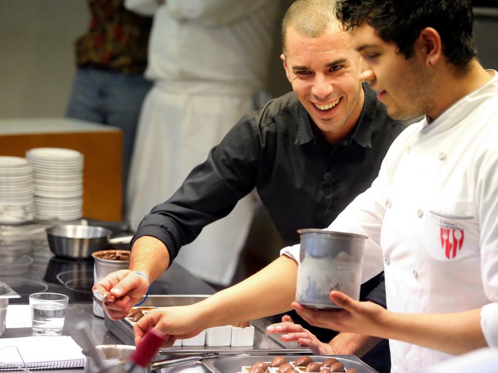 Anthony Audebaud prepara en Huesca ricos dulces con productos de la tierra