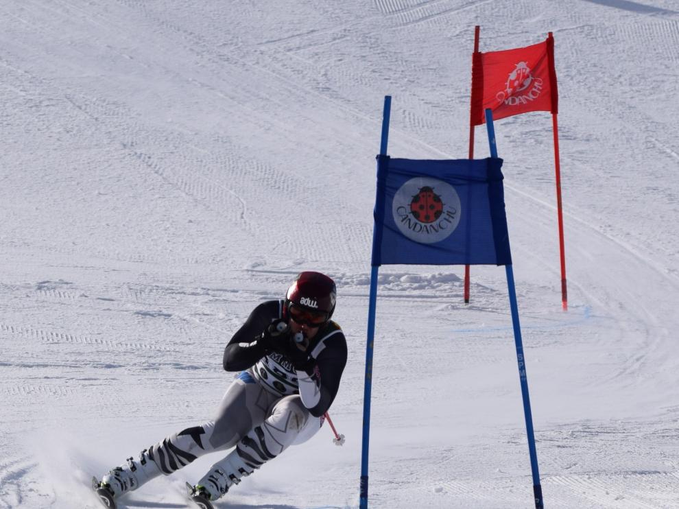 El jacetano Hugo Quintero, campeón del Nacional Militar de Esquí en Candanchú