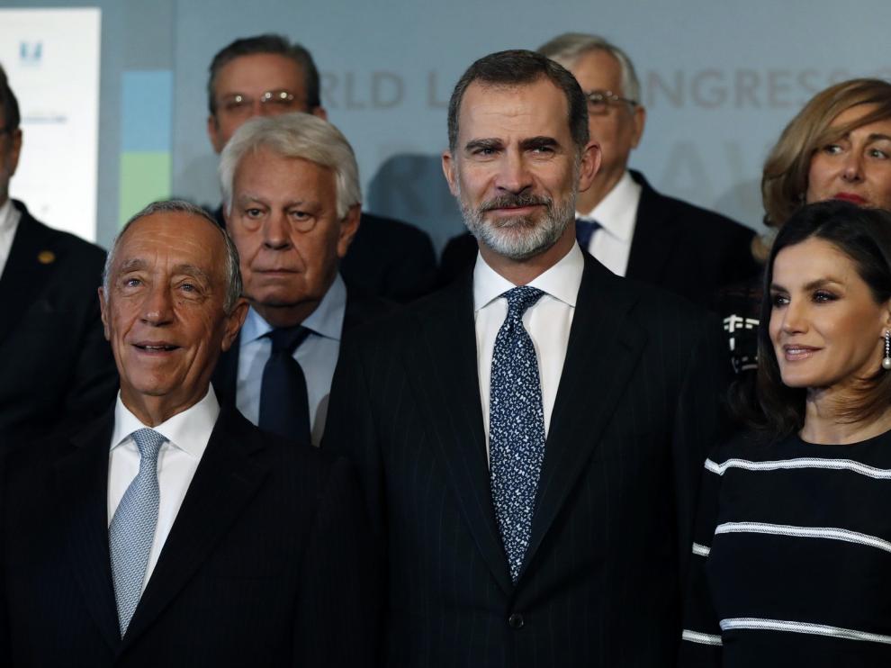 El rey ve "inadmisible" apelar a la democracia sin respetar la ley