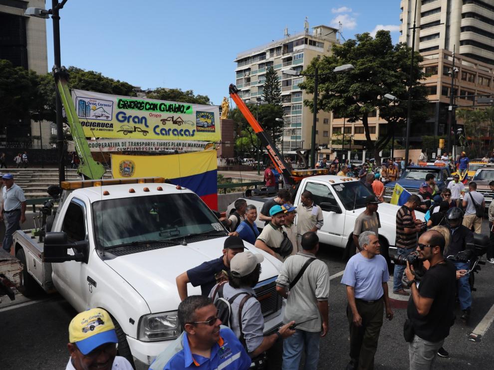 Guaidó irá a los cuarteles a exigir el ingreso de la ayuda
