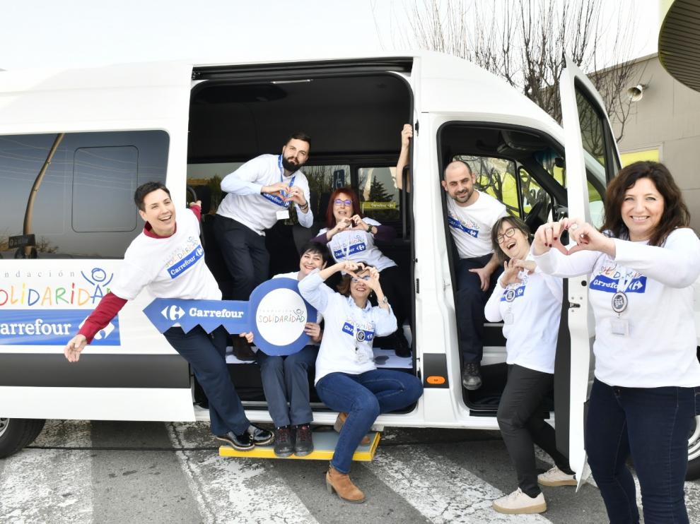 La Fundación Solidaridad Carrefour dona a Aspace Huesca un nuevo vehículo adaptado