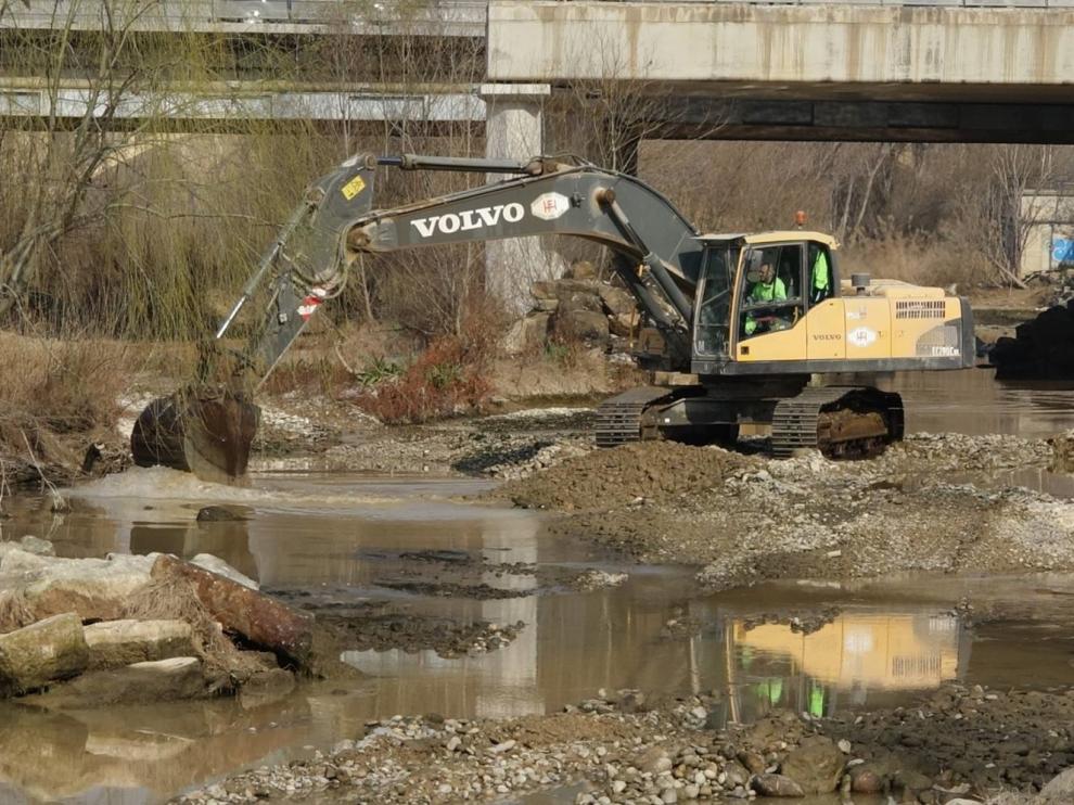 El Ayuntamiento de Fraga comienza las obras para mejorar el canal de aguas bravas