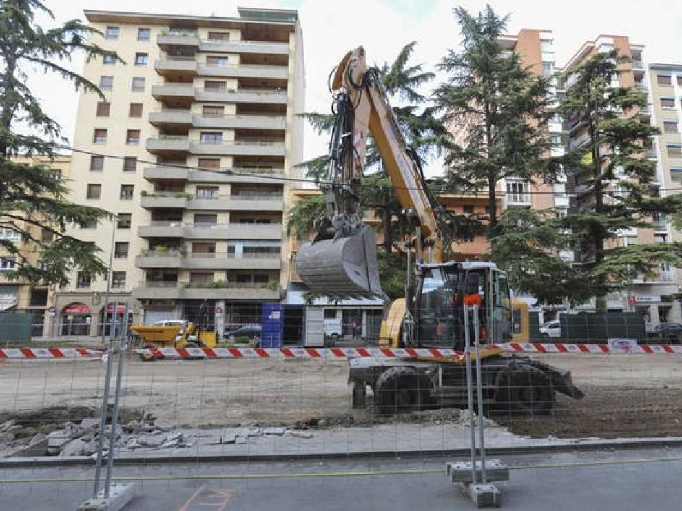 Cortes de agua en el paseo Ramón y Cajal y la calle Zacarías Martínez de Huesca
