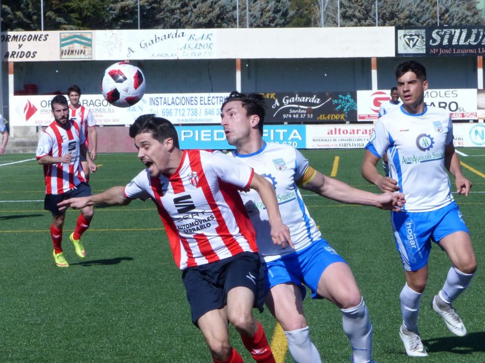 El Sariñena logra un gran triunfo y complica la vida al Sabiñánigo