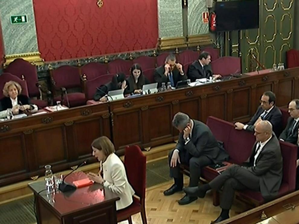 Carme Forcadell admite la desobediencia al Constitucional