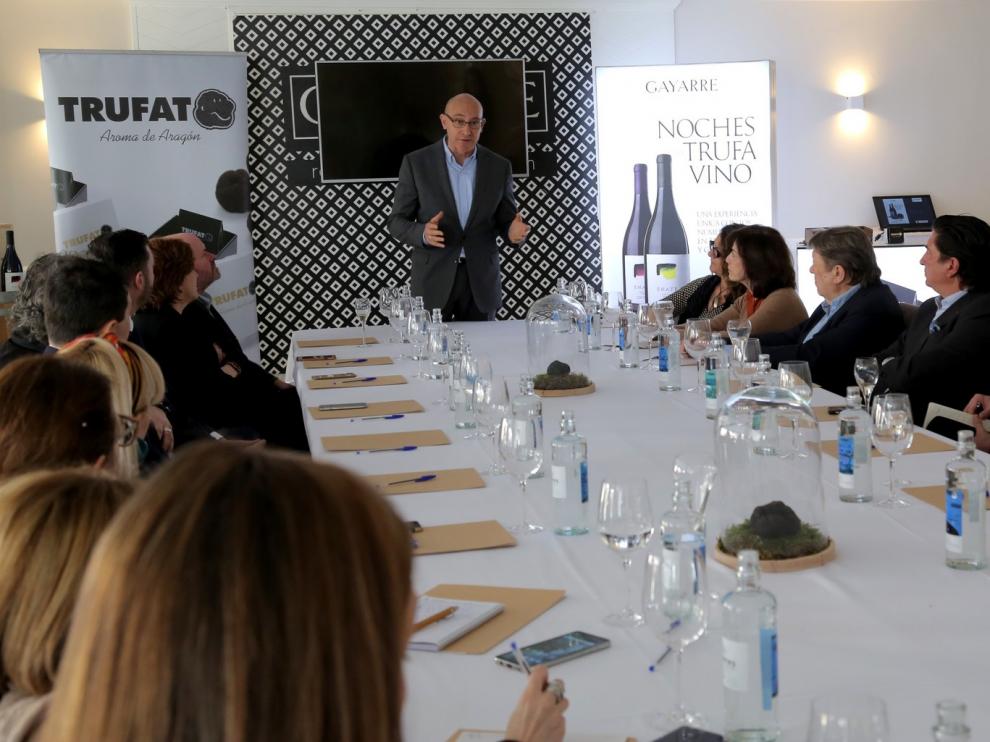 La crítica nacional disfruta en Zaragoza los vinos Enate Uno y la trufa