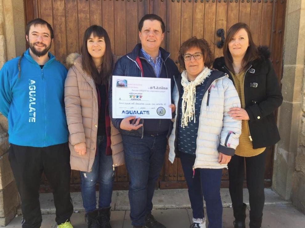 Albalate de Cinca dona casi 10.000 euros a la asociación Aspanoa