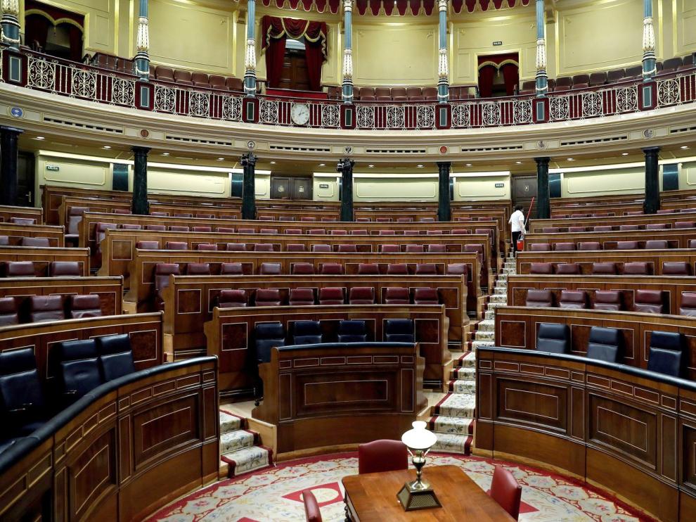 El Congreso dice adiós a la espera de decretos y de listas electorales