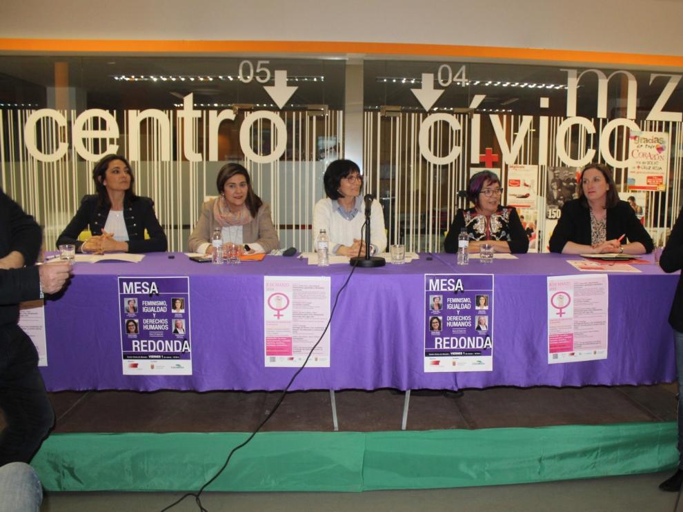 Monzón abre los actos con una mesa sobre feminismo e igualdad