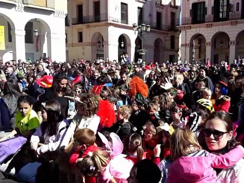 Animada y multitudinaria fiesta rockera para abrir boca en el carnaval infantil de Huesca