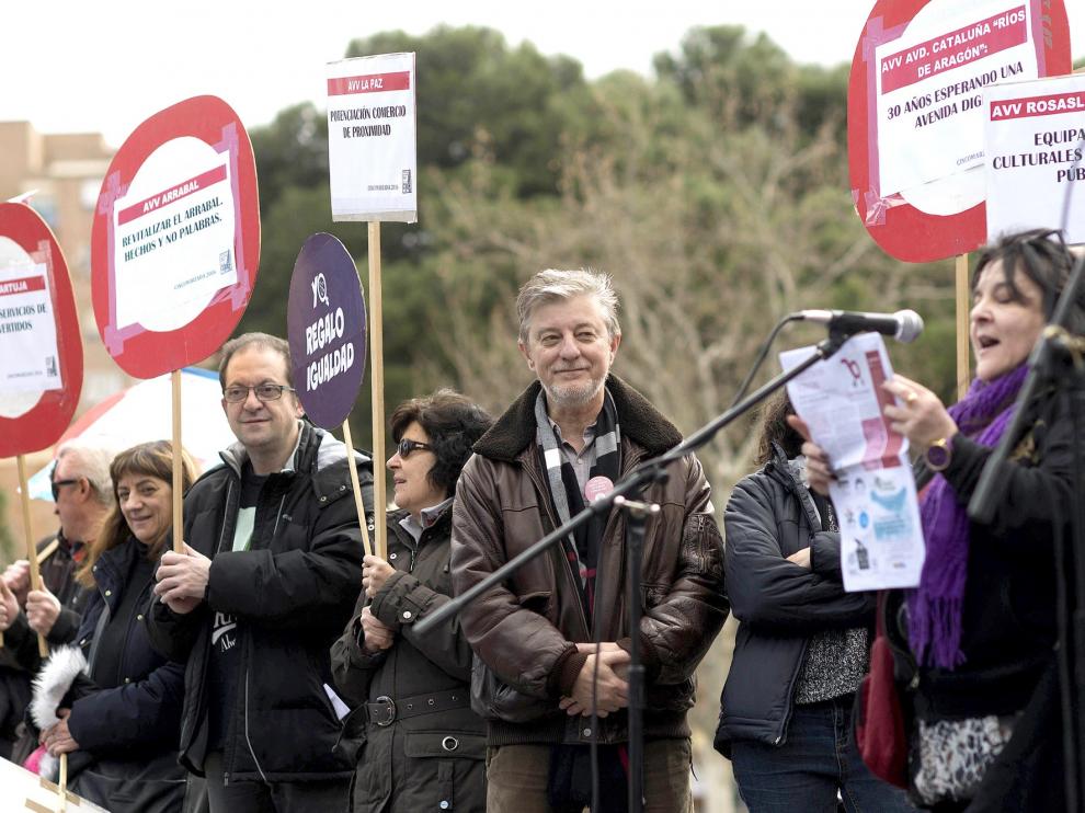 Un centenar de colectivos asiste a la Cincomarzada zaragozana