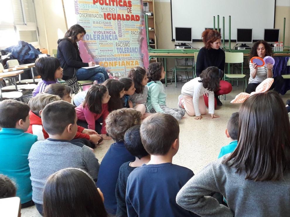 Monzón dirige la mirada a los escolares por el 8 de marzo