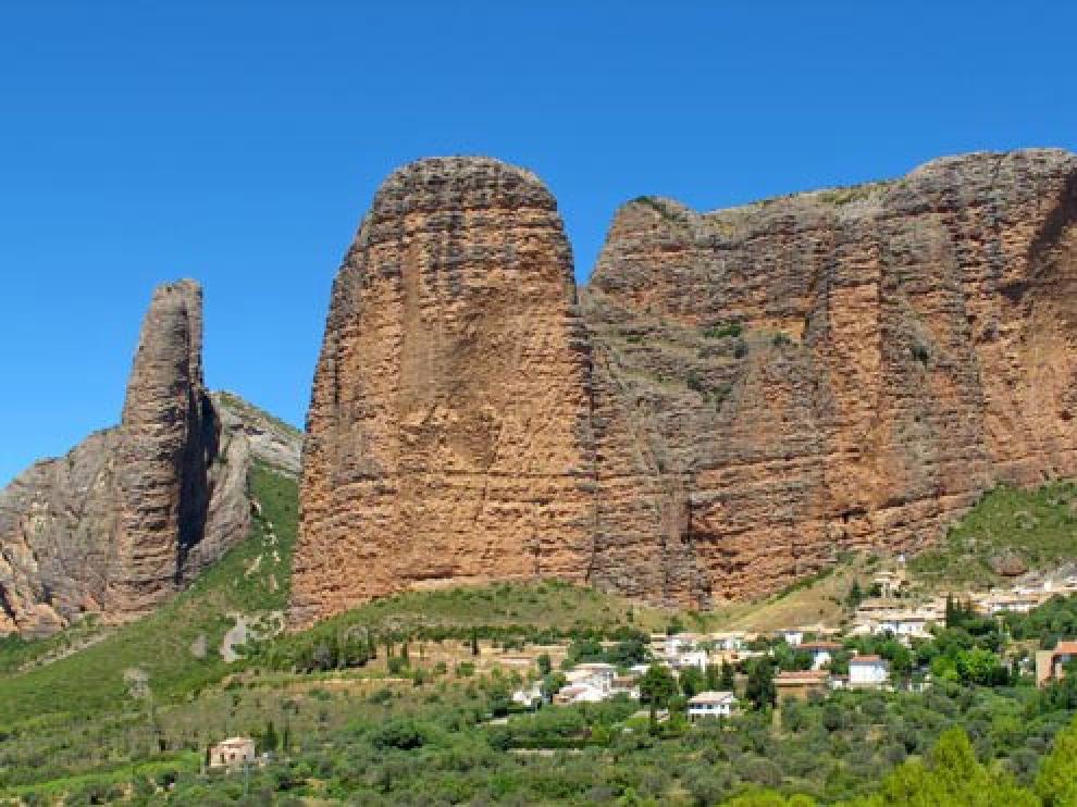 Visto bueno a la señalización de 19 nuevos destinos turísticos en las carreteras estatales en Aragón