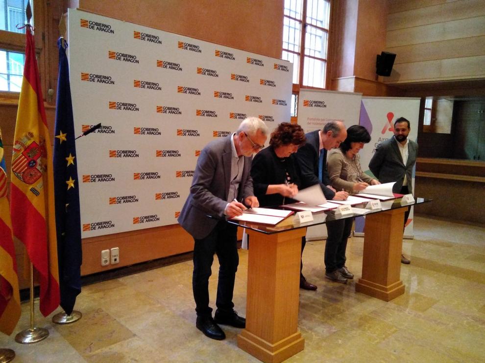 Un convenio recoge el compromiso de impulsar el voluntariado corporativo en Aragón