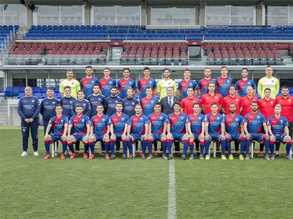 El Huesca ya tiene su histórica foto oficial de Primera