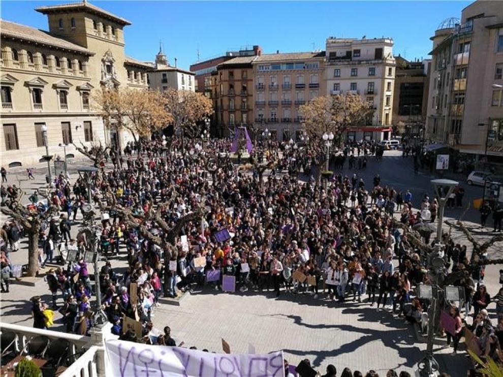 Huesca se une al grito "nos queremos libres, vivas y feministas"