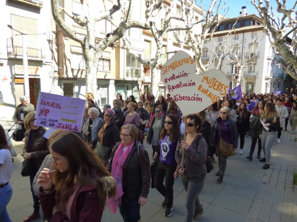 Cerca de 600 mujeres participan en la manifestación de Barbastro