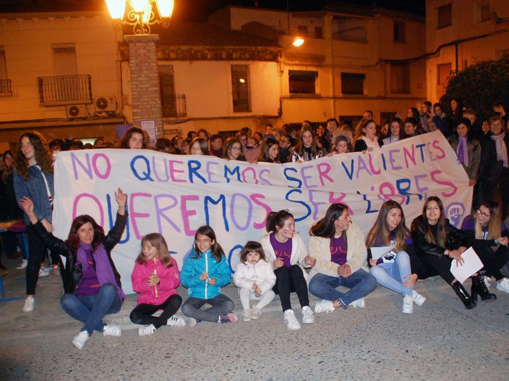 Las mujeres de Sariñena toman la calle bajo el lema "No queremos ser valientes queremos ser libres"
