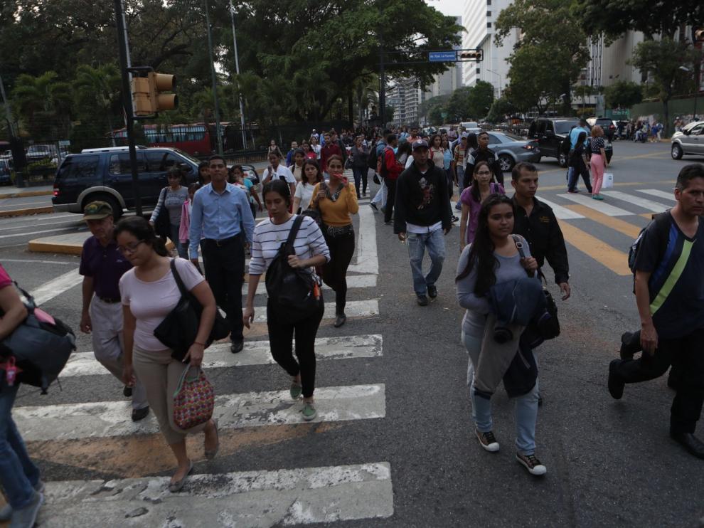 La falta de suministro eléctrico recrudece la crisis en Venezuela