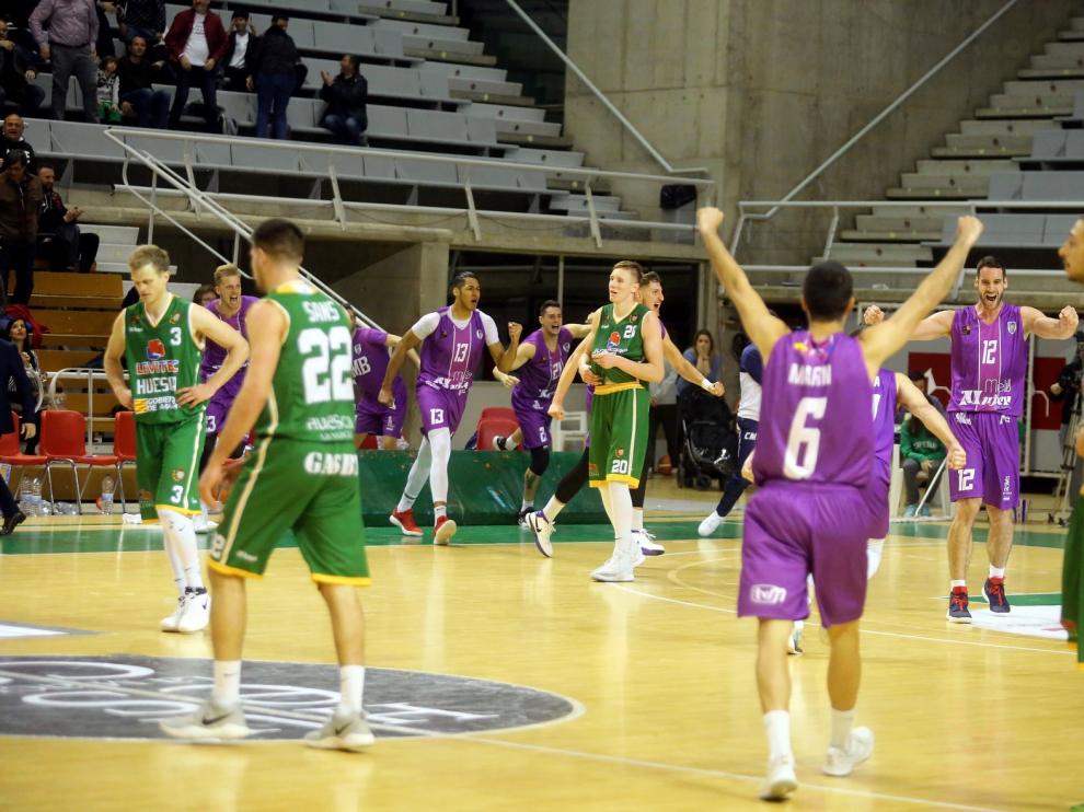 Arenas, muy molesto con el arbitraje