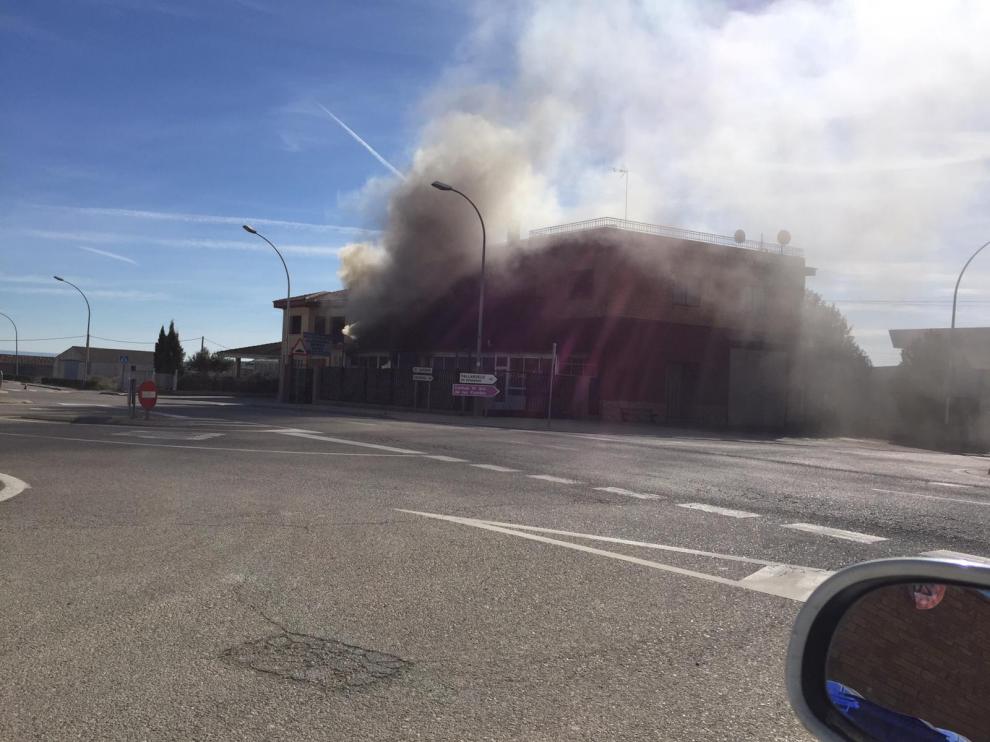 Susto en Lanaja por un incendio en el bar restaurante Navarro