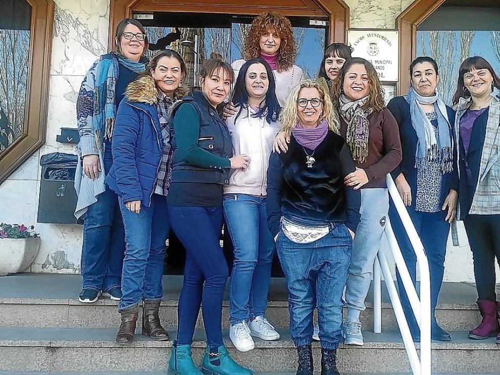 Diez alumnas asisten a un taller de empleo en la residencia Riosol, de Monzón