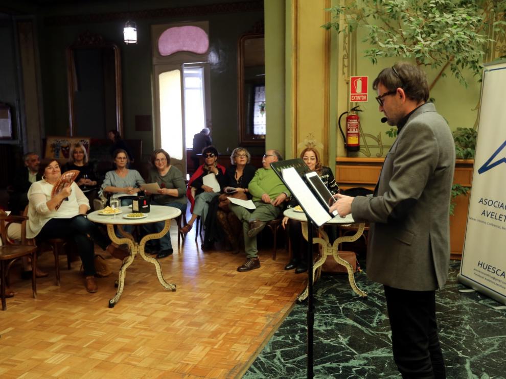 Antonio Viñuales: "La ideología hace que nos perdamos poemas como los de Panero"