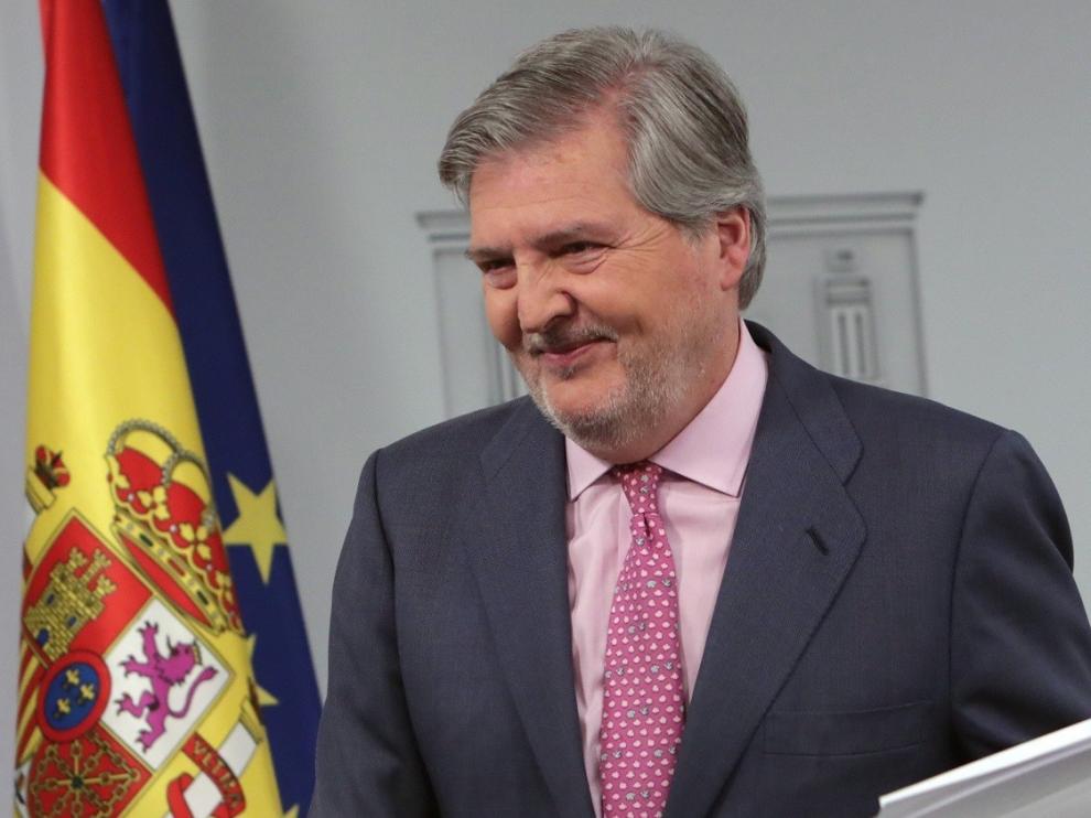El exministro Íñigo Méndez de Vigo anuncia su retirada de la política